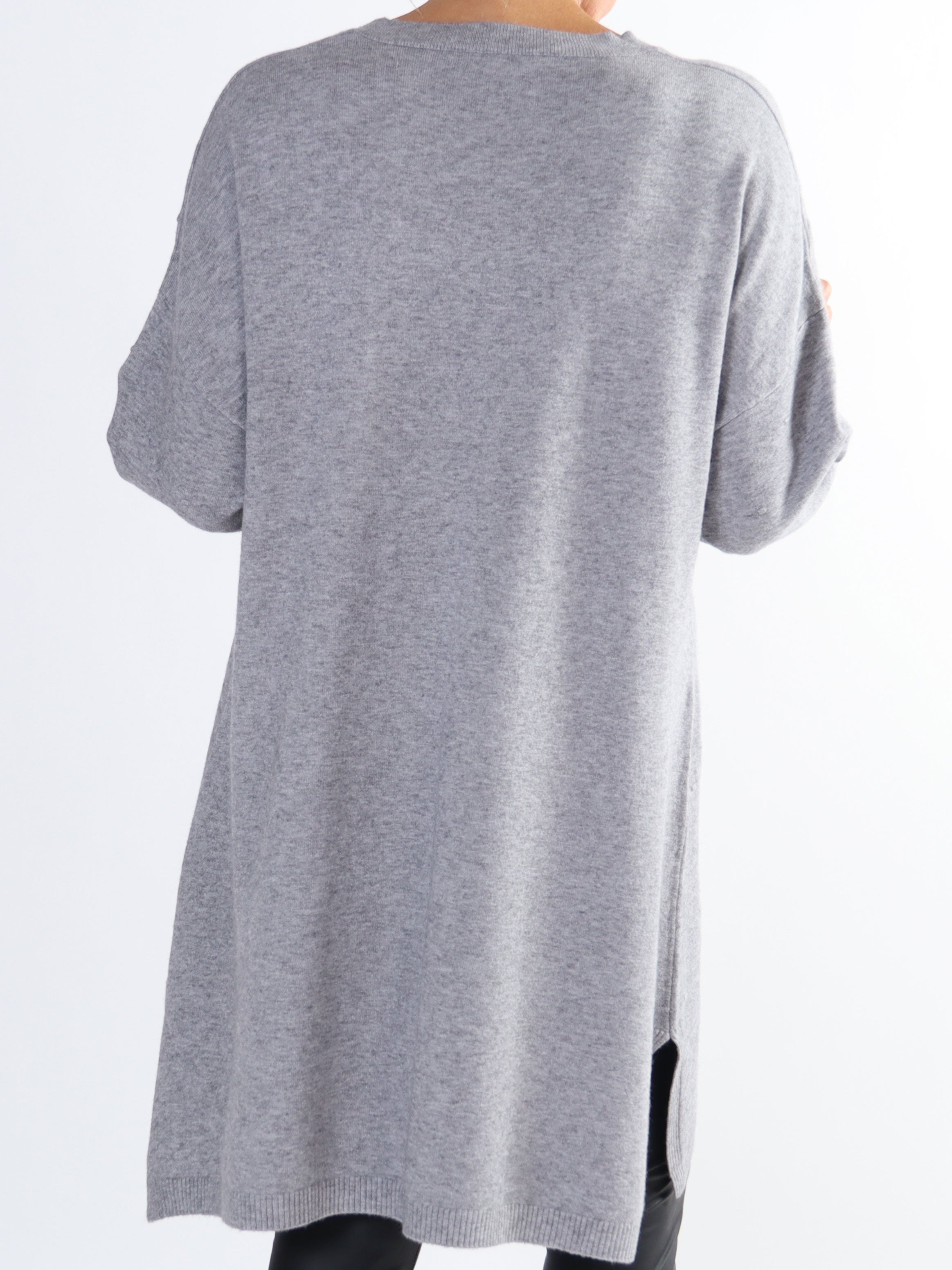 Zina - Plus size tröja med prickiga detaljer i tyget